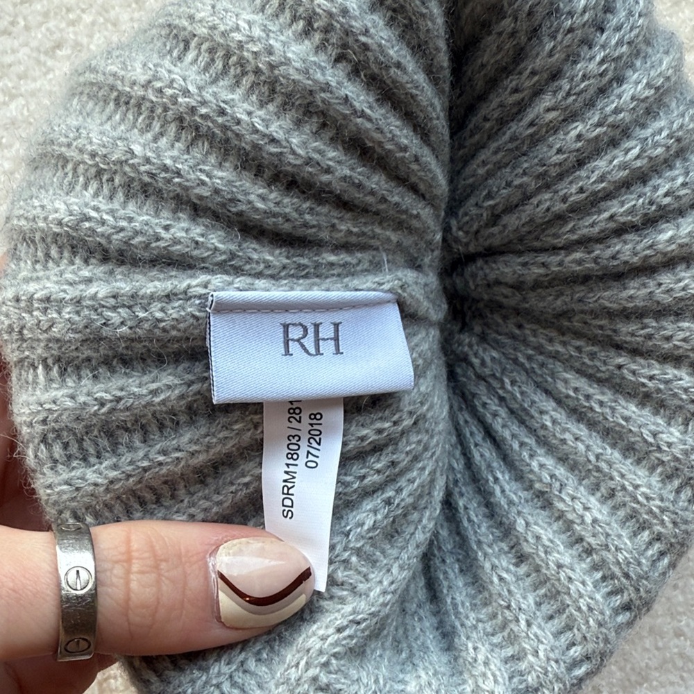Restoration Hardware Grey RIBBED CASHMERE BEANIE WITH FUR POM-POM - Picture 4 of 6